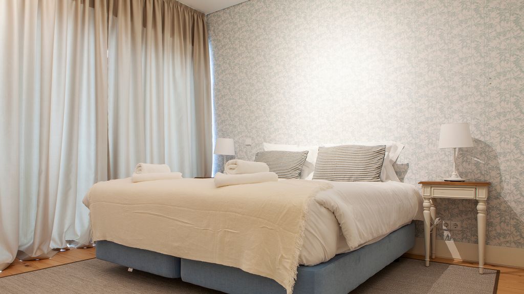 Modern One‑Bedroom Flat with Kitchen by LovelyStay