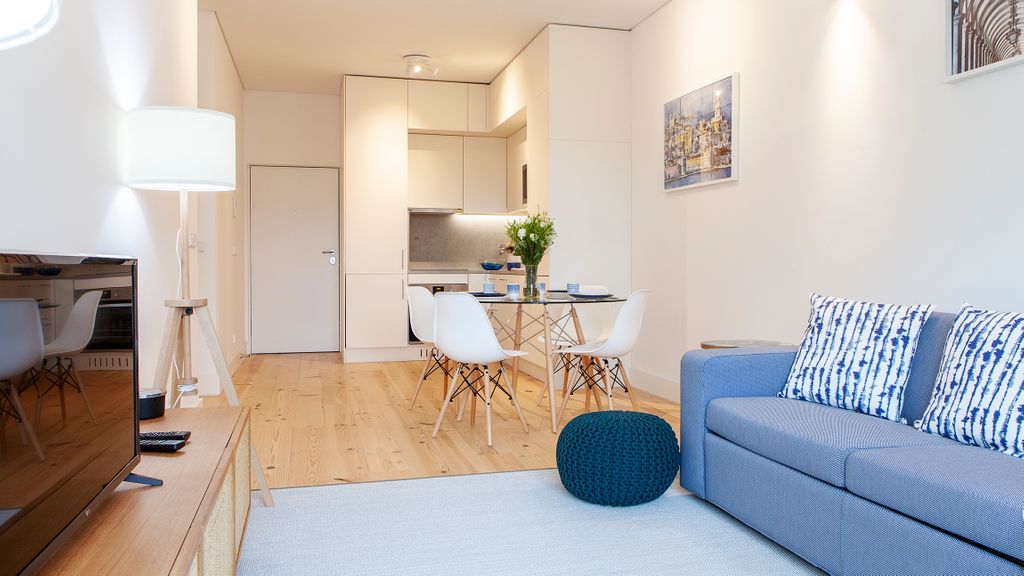 Modern One‑Bedroom Flat with Kitchen by LovelyStay