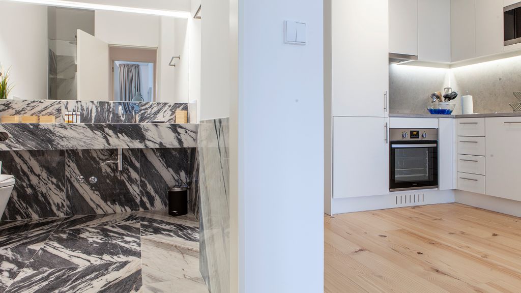 Modern One‑Bedroom Flat with Kitchen by LovelyStay