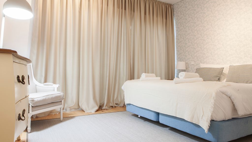 Modern One‑Bedroom Flat with Kitchen by LovelyStay