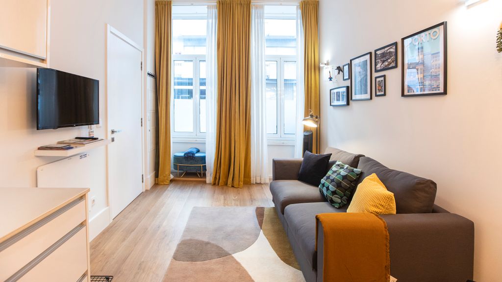 Elegant & Bright Flat by LovelyStay
