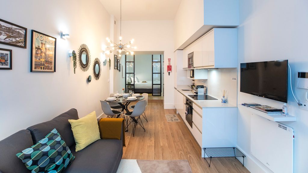 Elegant & Bright Flat by LovelyStay