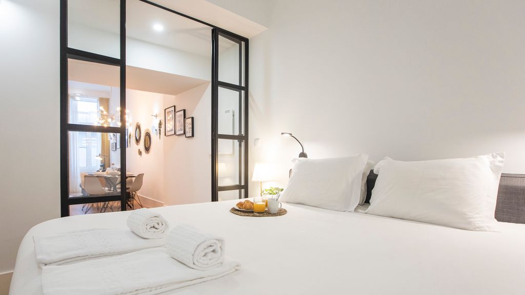 Elegant & Bright Flat by LovelyStay