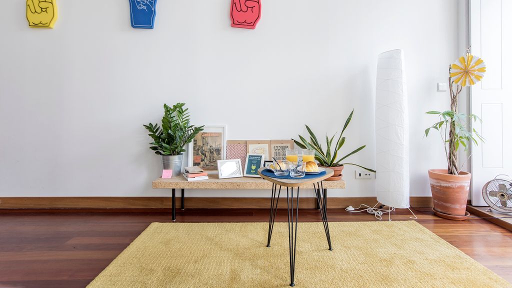 Bonjardim Studio w/ Balcony by LovelyStay