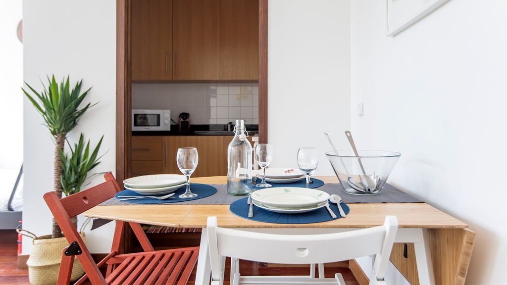 Bonjardim Studio w/ Balcony by LovelyStay