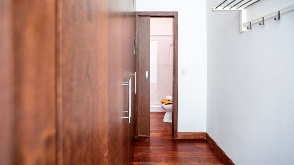 Bonjardim Studio w/ Balcony by LovelyStay