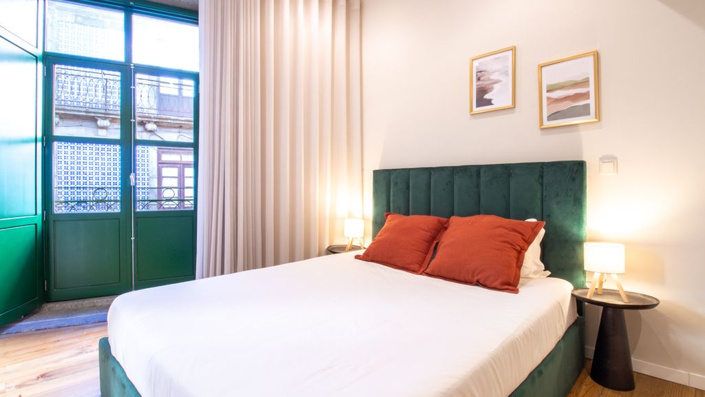 4BR w/ 200yrs of history in Porto by LovelyStay