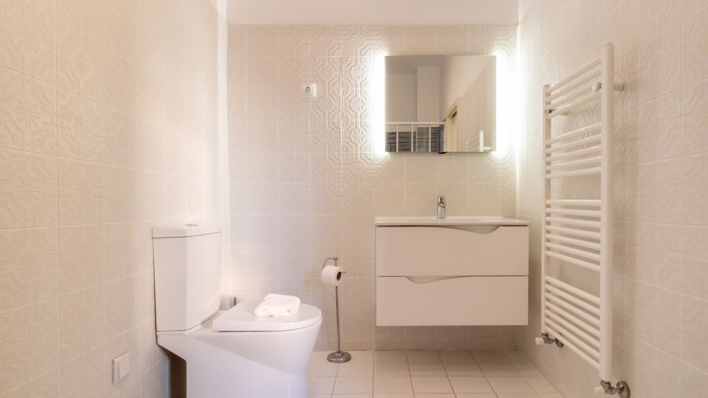 4BR w/ 200yrs of history in Porto by LovelyStay