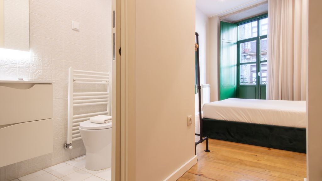 4BR w/ 200yrs of history in Porto by LovelyStay