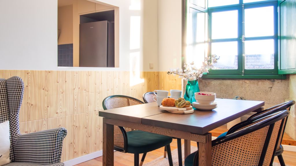 4BR w/ 200yrs of history in Porto by LovelyStay