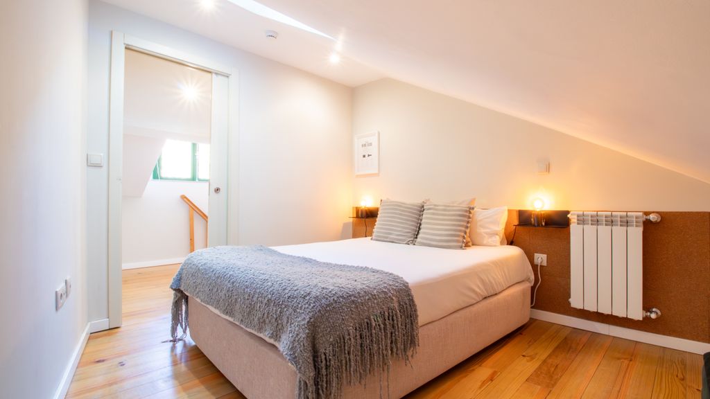 4BR w/ 200yrs of history in Porto by LovelyStay