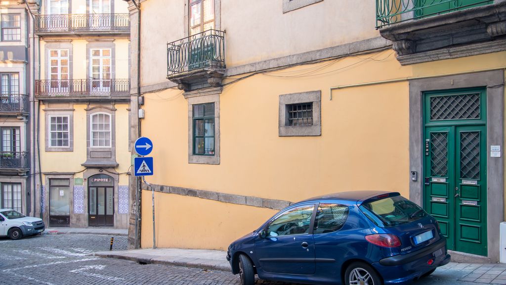 4BR w/ 200yrs of history in Porto by LovelyStay