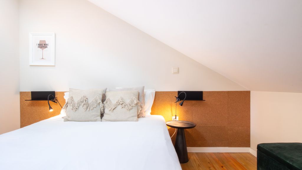 4BR w/ 200yrs of history in Porto by LovelyStay