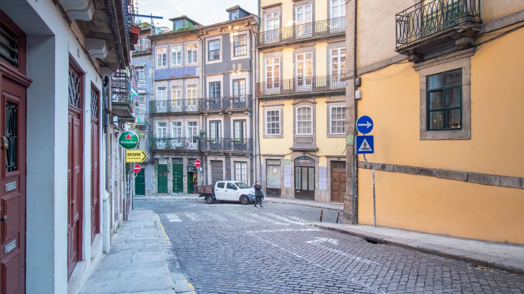 4BR w/ 200yrs of history in Porto by LovelyStay