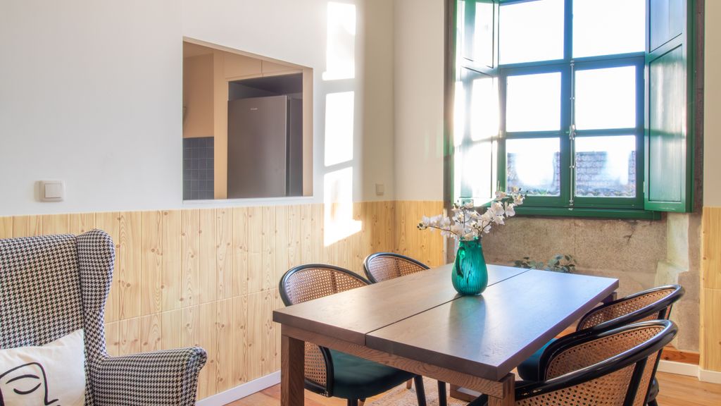 4BR w/ 200yrs of history in Porto by LovelyStay