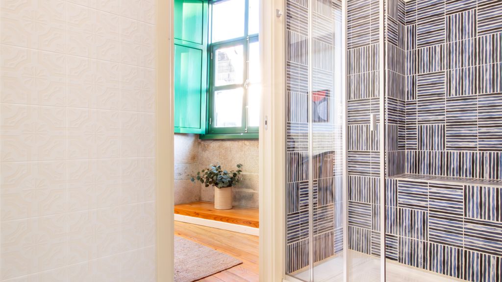 4BR w/ 200yrs of history in Porto by LovelyStay