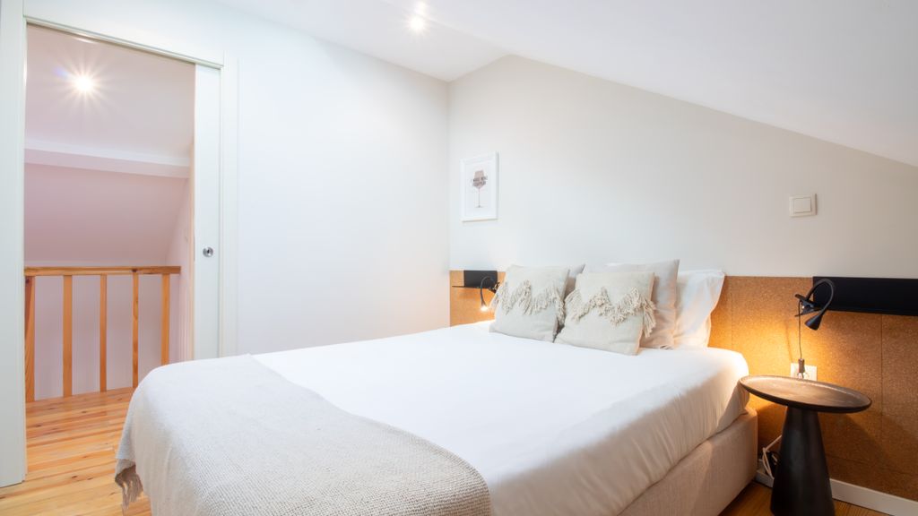4BR w/ 200yrs of history in Porto by LovelyStay