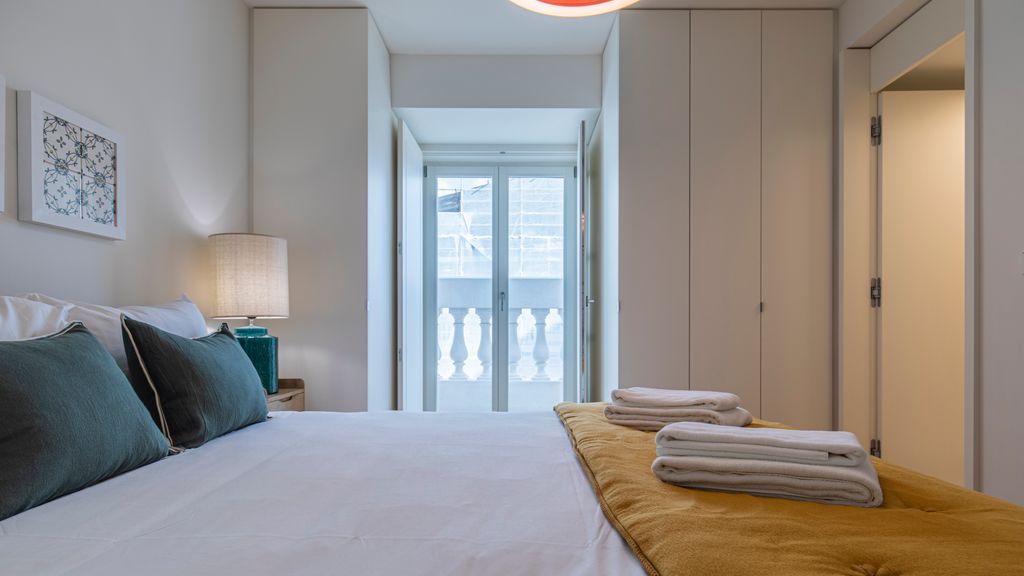 Two‑Bedroom Apartment w/ AC in Baixa by LovelyStay