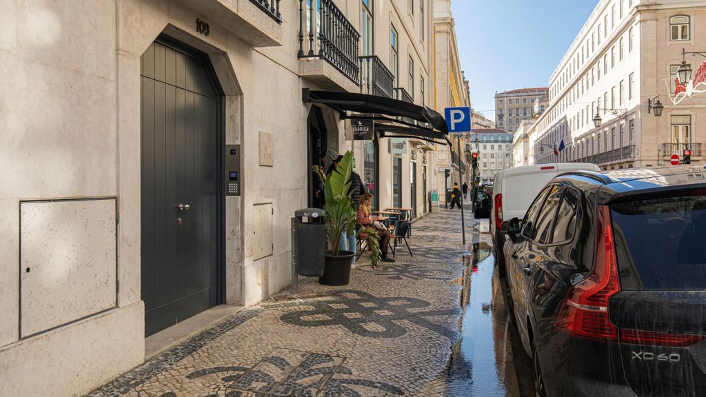 Two‑Bedroom Apartment w/ AC in Baixa by LovelyStay