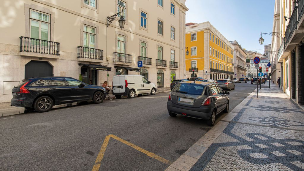 Two‑Bedroom Apartment w/ AC in Baixa by LovelyStay