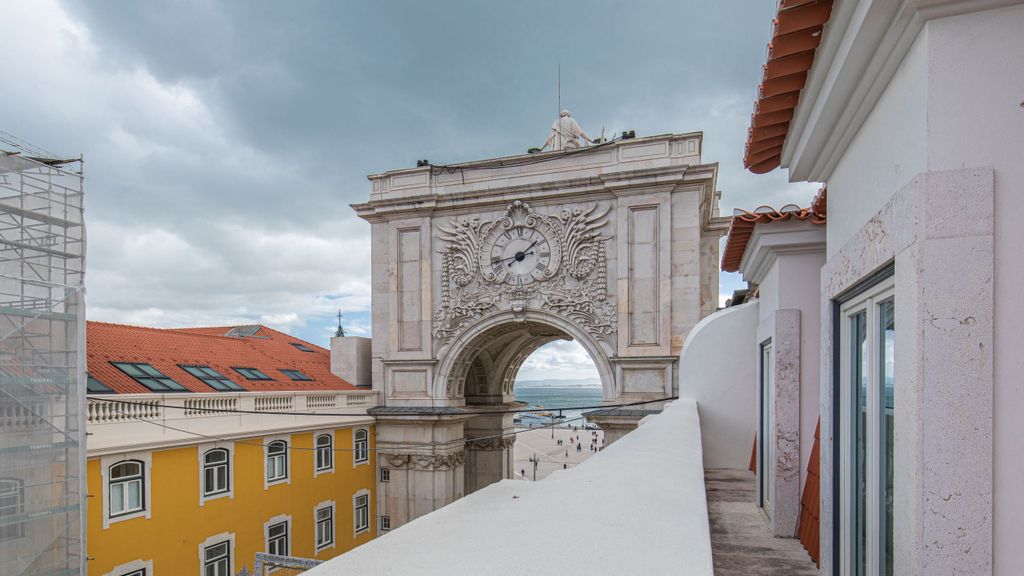 Two‑Bedroom Apartment w/ AC in Baixa by LovelyStay