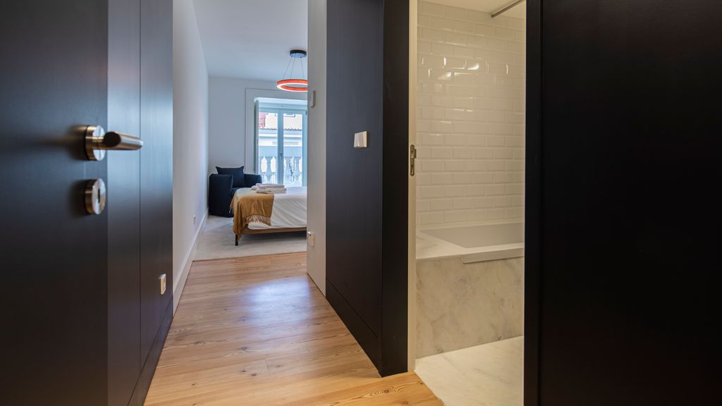 Two‑Bedroom Apartment w/ AC in Baixa by LovelyStay