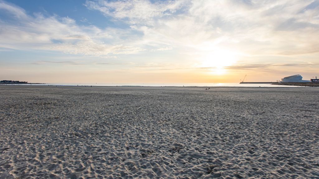 Seaside 1BR Flat w/ AC in Matosinhos by LovelyStay