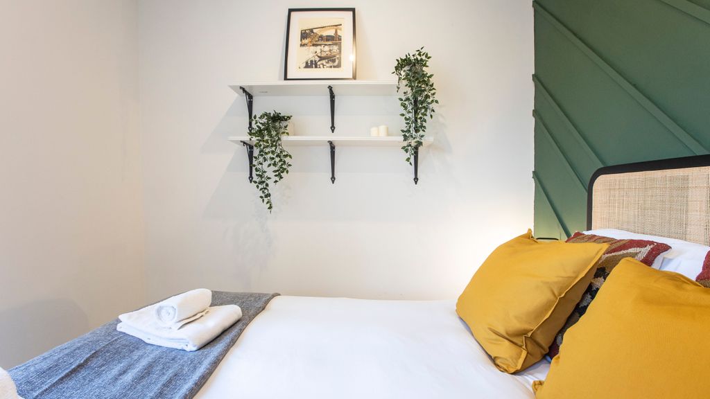 Seaside 1BR Flat w/ AC in Matosinhos by LovelyStay