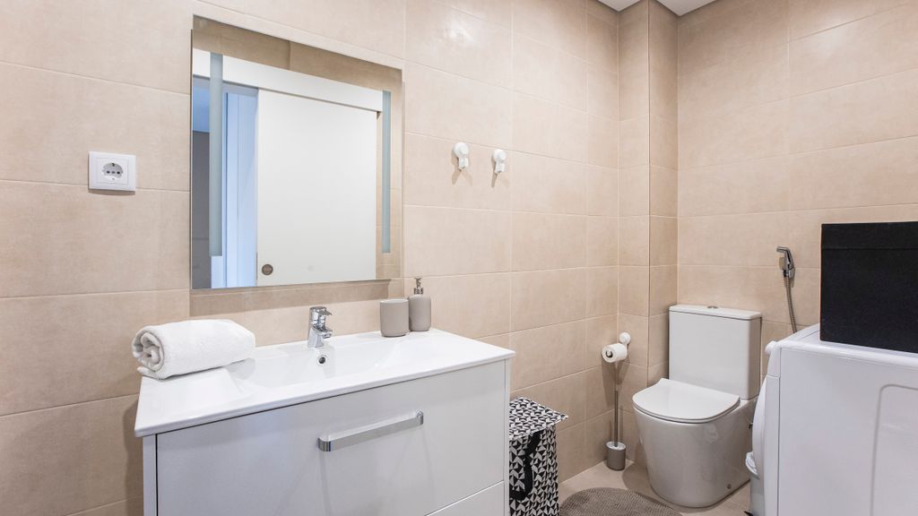 Seaside 1BR Flat w/ AC in Matosinhos by LovelyStay