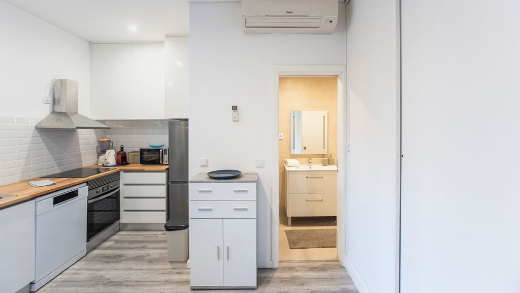 Seaside 1BR Flat w/ AC in Matosinhos by LovelyStay