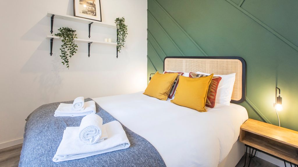 Seaside 1BR Flat w/ AC in Matosinhos by LovelyStay