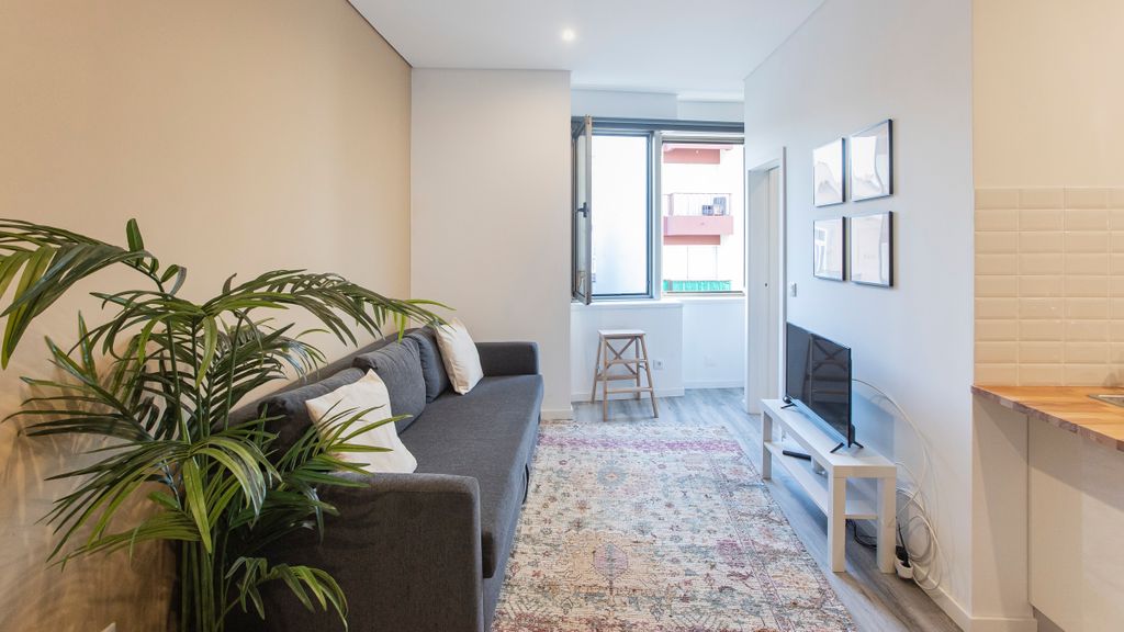 Seaside 1BR Flat w/ AC in Matosinhos by LovelyStay