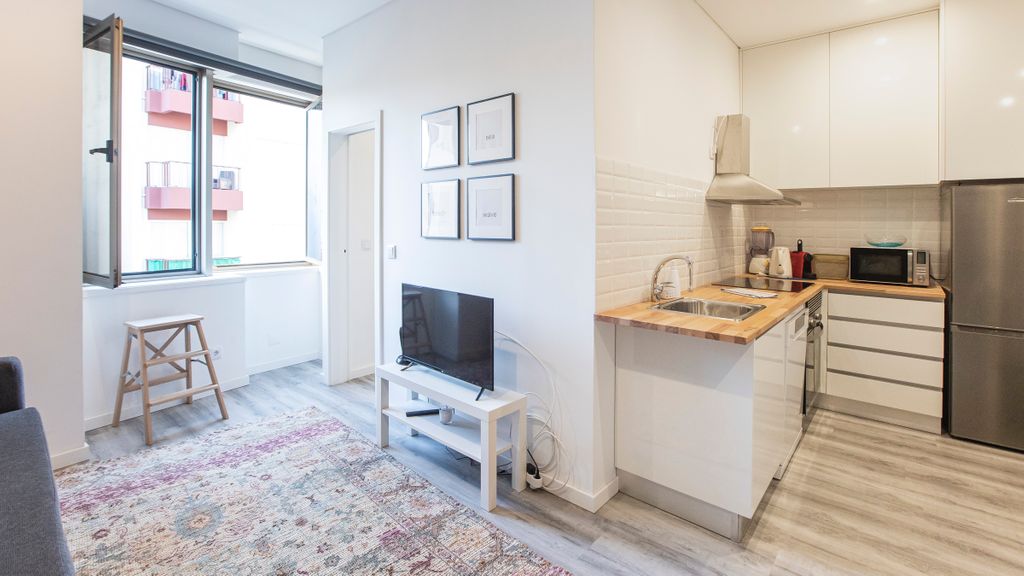 Seaside 1BR Flat w/ AC in Matosinhos by LovelyStay