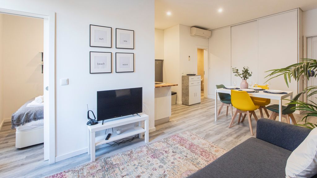 Seaside 1BR Flat w/ AC in Matosinhos by LovelyStay