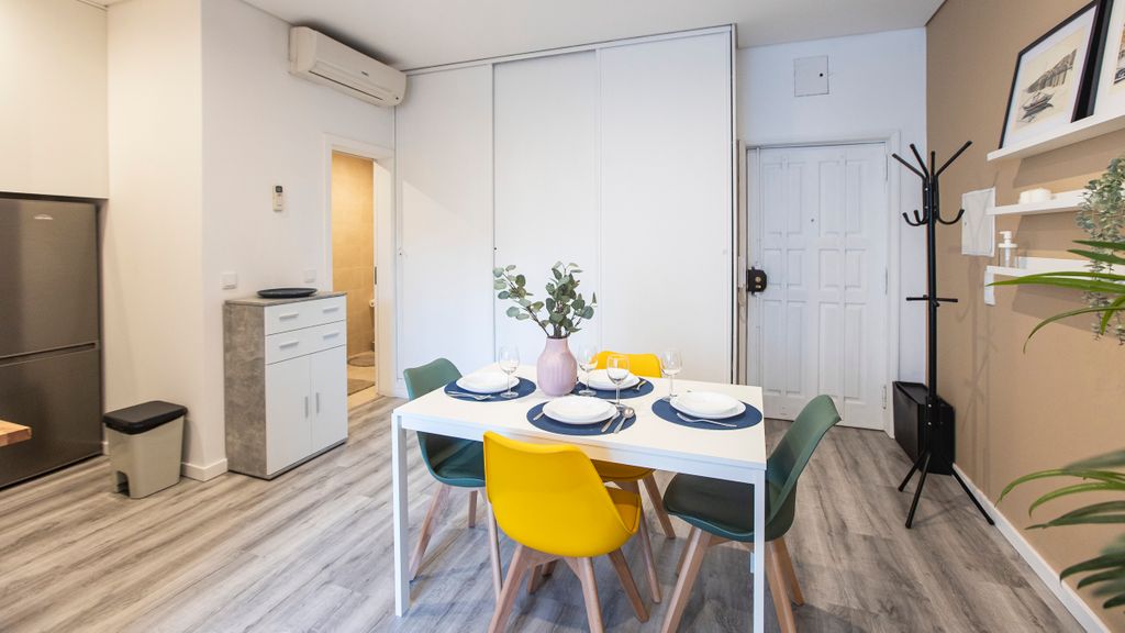 Seaside 1BR Flat w/ AC in Matosinhos by LovelyStay
