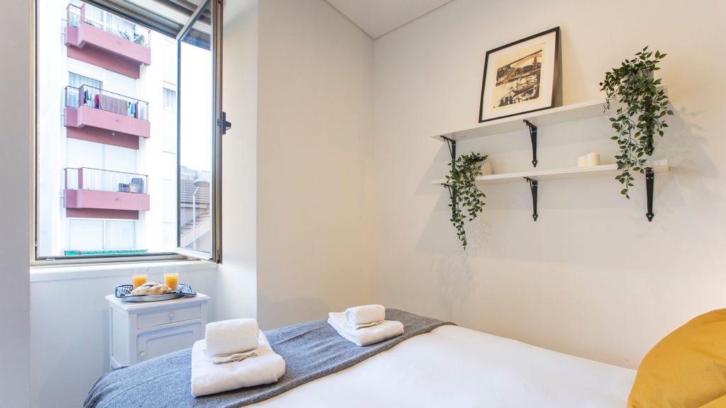 Seaside 1BR Flat w/ AC in Matosinhos by LovelyStay