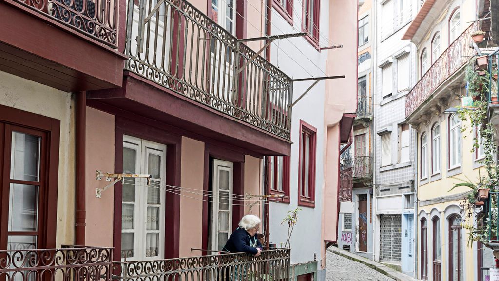 Lóios 1BR Flat Downtown by LovelyStay