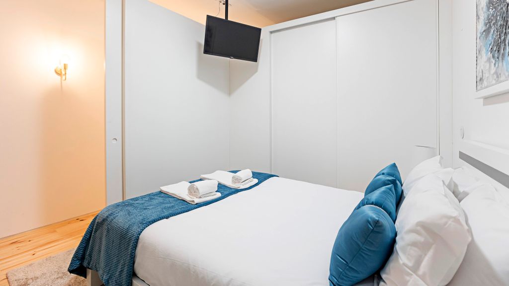 Lóios 1BR Flat Downtown by LovelyStay