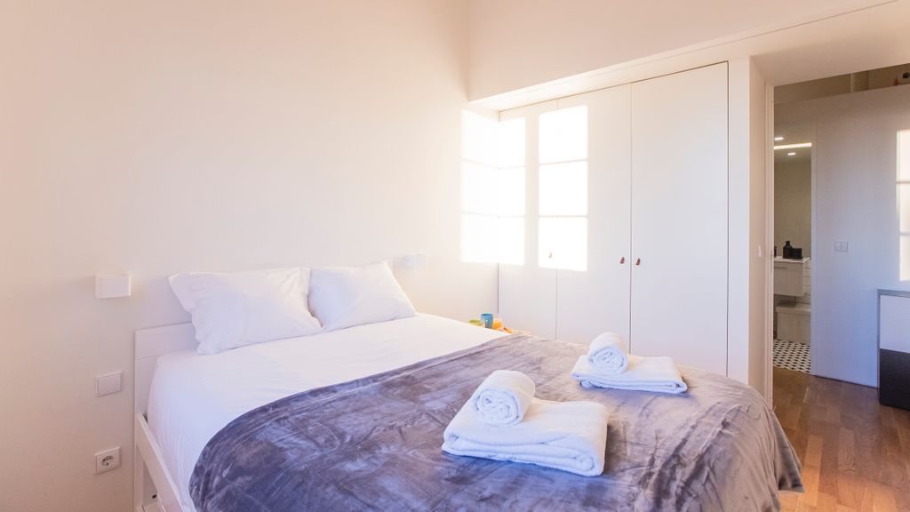 Modern 2BR Duplex by Art District by LovelyStay