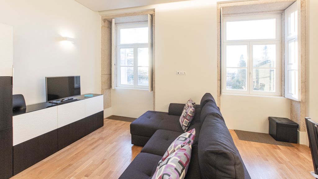 Modern 2BR Duplex by Art District by LovelyStay