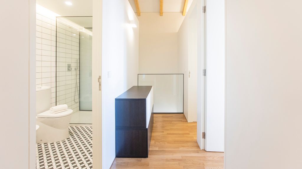 Modern 2BR Duplex by Art District by LovelyStay