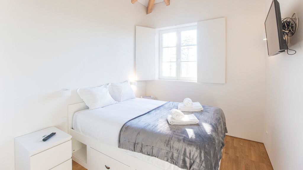 Modern 2BR Duplex by Art District by LovelyStay