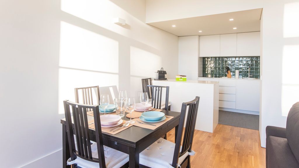Modern 2BR Duplex by Art District by LovelyStay