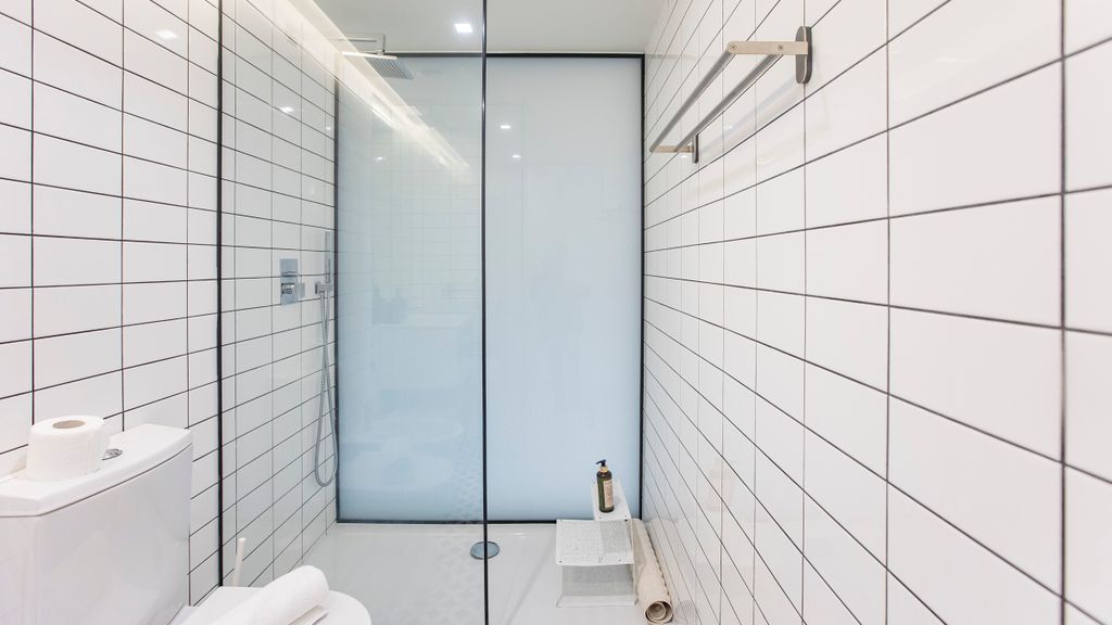 Modern 2BR Duplex by Art District by LovelyStay