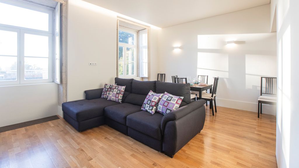 Modern 2BR Duplex by Art District by LovelyStay