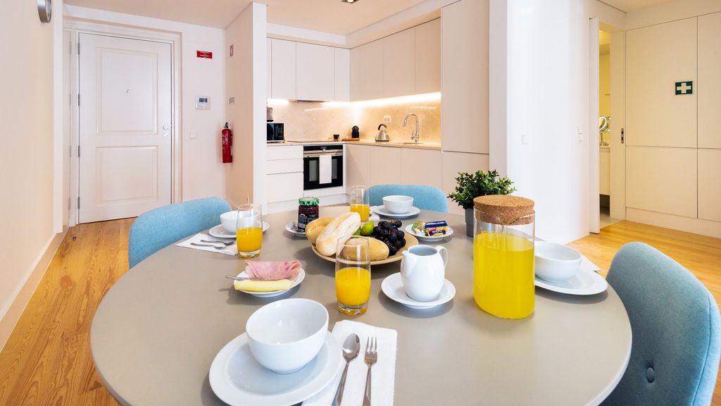4PAX Apt in Chiado w/ River View by LovelyStay