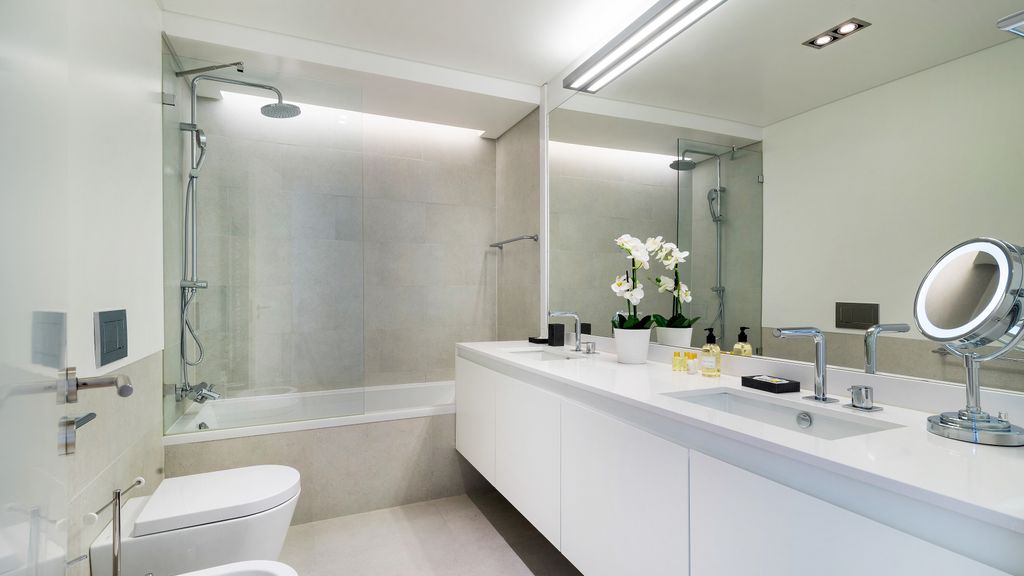 4PAX Apt in Chiado w/ River View by LovelyStay