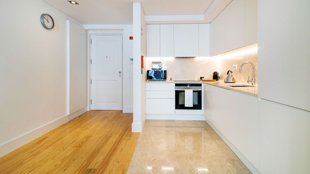 4PAX Apt in Chiado w/ River View by LovelyStay