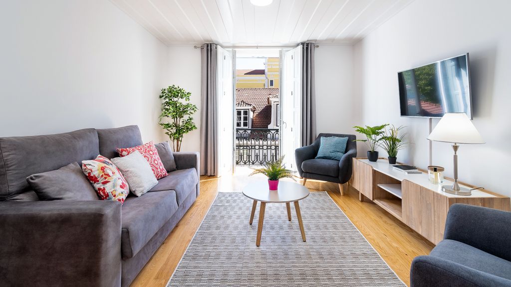 4PAX Apt in Chiado w/ River View by LovelyStay