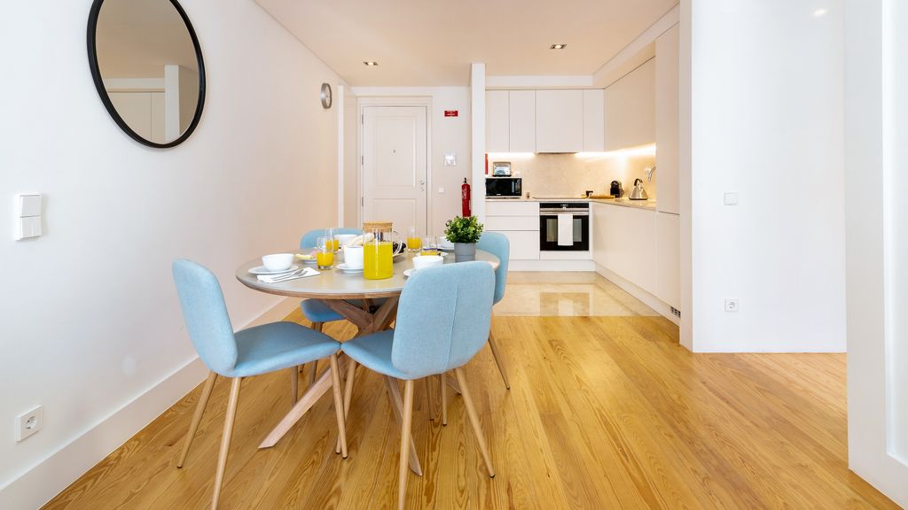 4PAX Apt in Chiado w/ River View by LovelyStay
